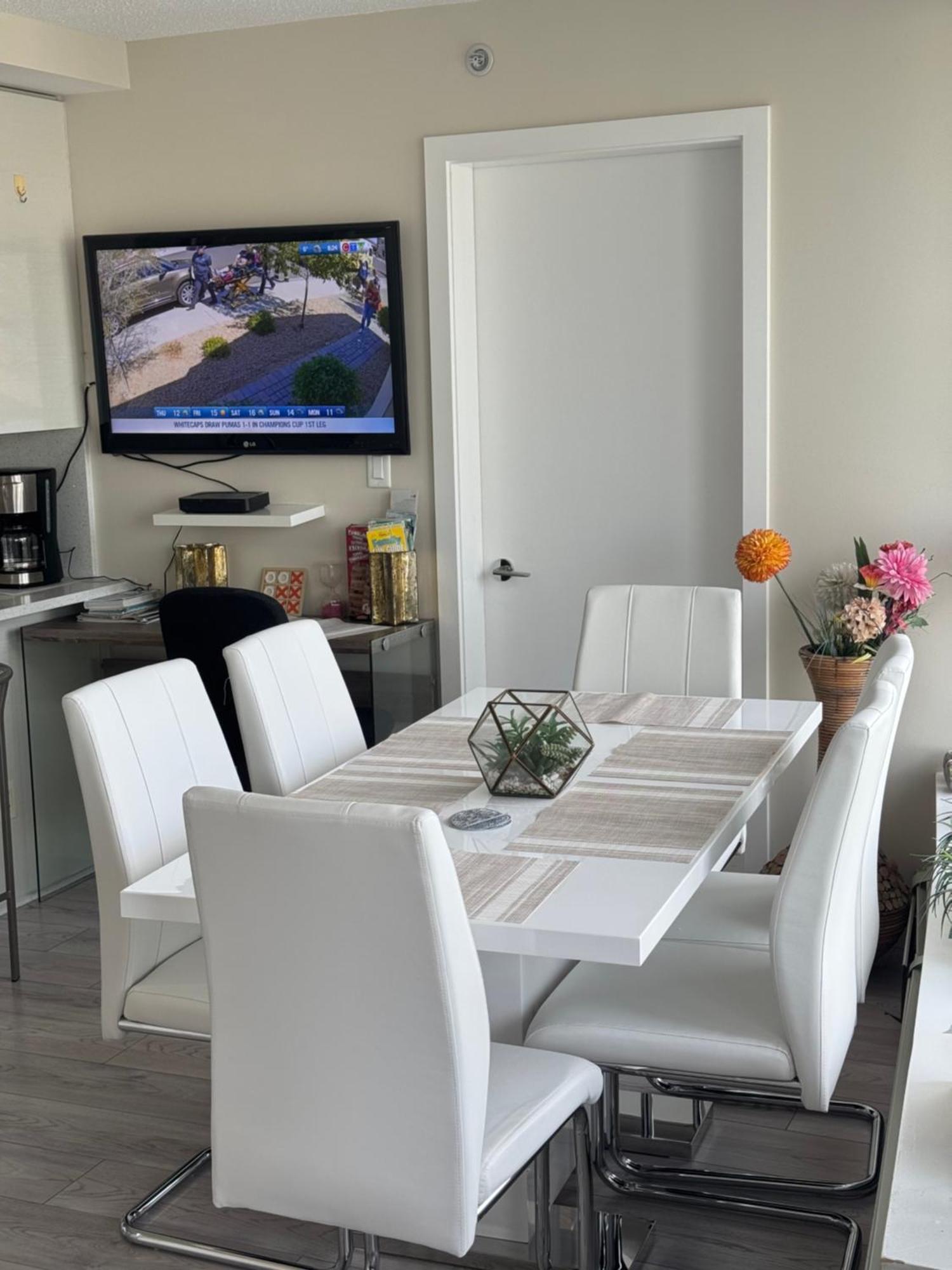 Beautiful Bright Modern Condo With Water View And Ac In Dt Vancouver 2Br,3Bd,2Bt Sleeps 6 Guests Free Parking Netflix Included Екстериор снимка