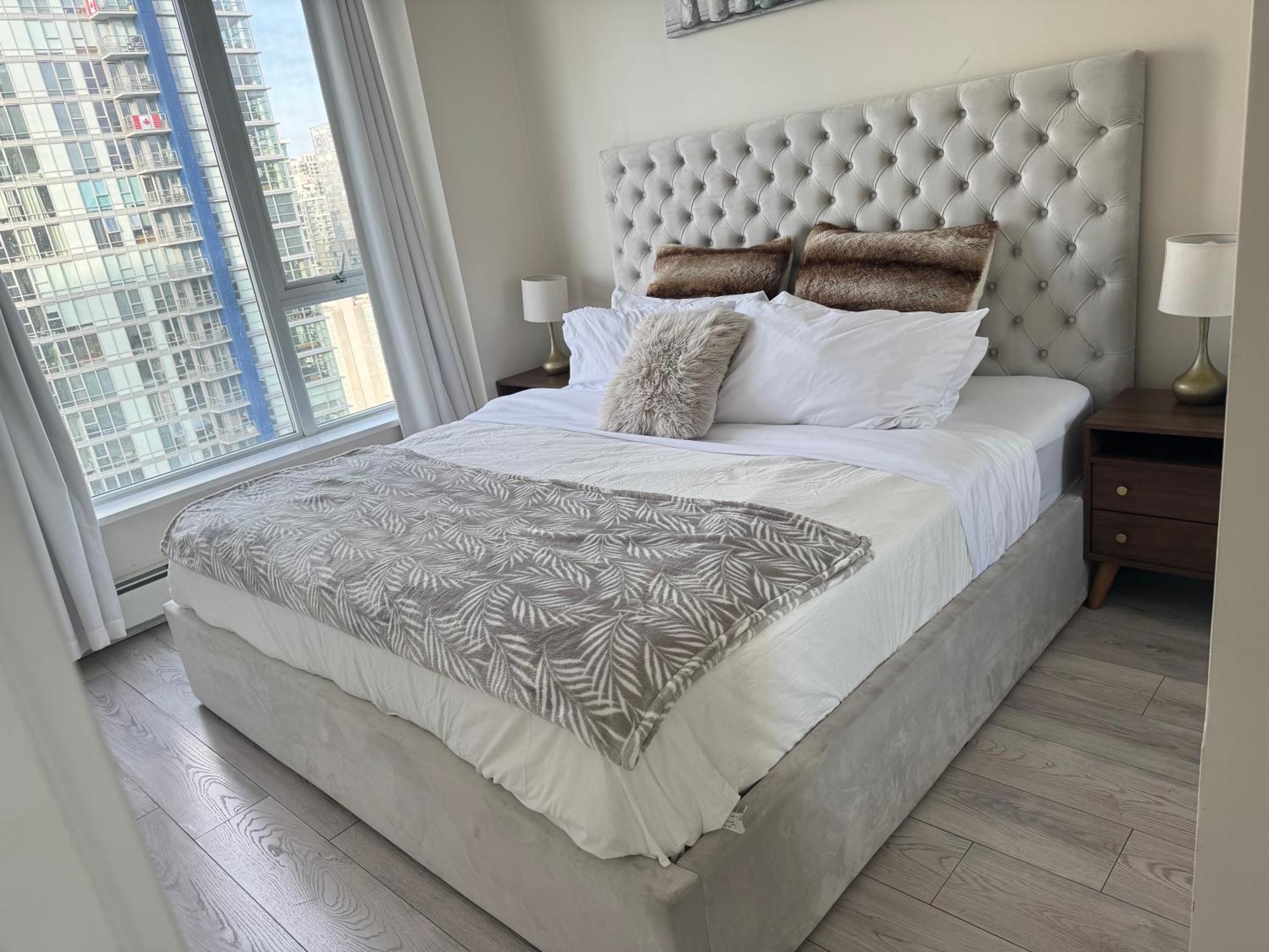 Beautiful Bright Modern Condo With Water View And Ac In Dt Vancouver 2Br,3Bd,2Bt Sleeps 6 Guests Free Parking Netflix Included Екстериор снимка